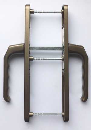 										Дверна ручка з пружиною для ПВХ дверей 25/92 мм. (3 болта) бронза A.Bronz-5
										